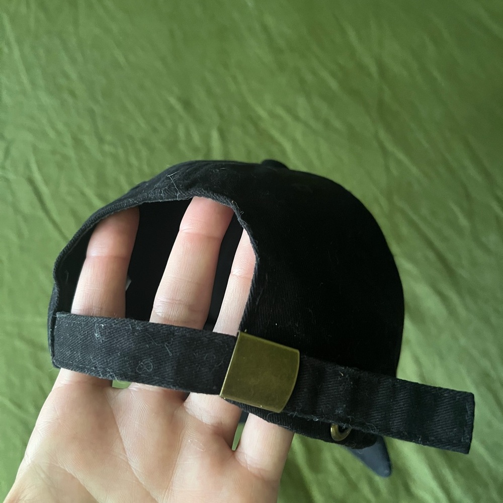 Universal Thread Black Hat - Picture 3 of 3
